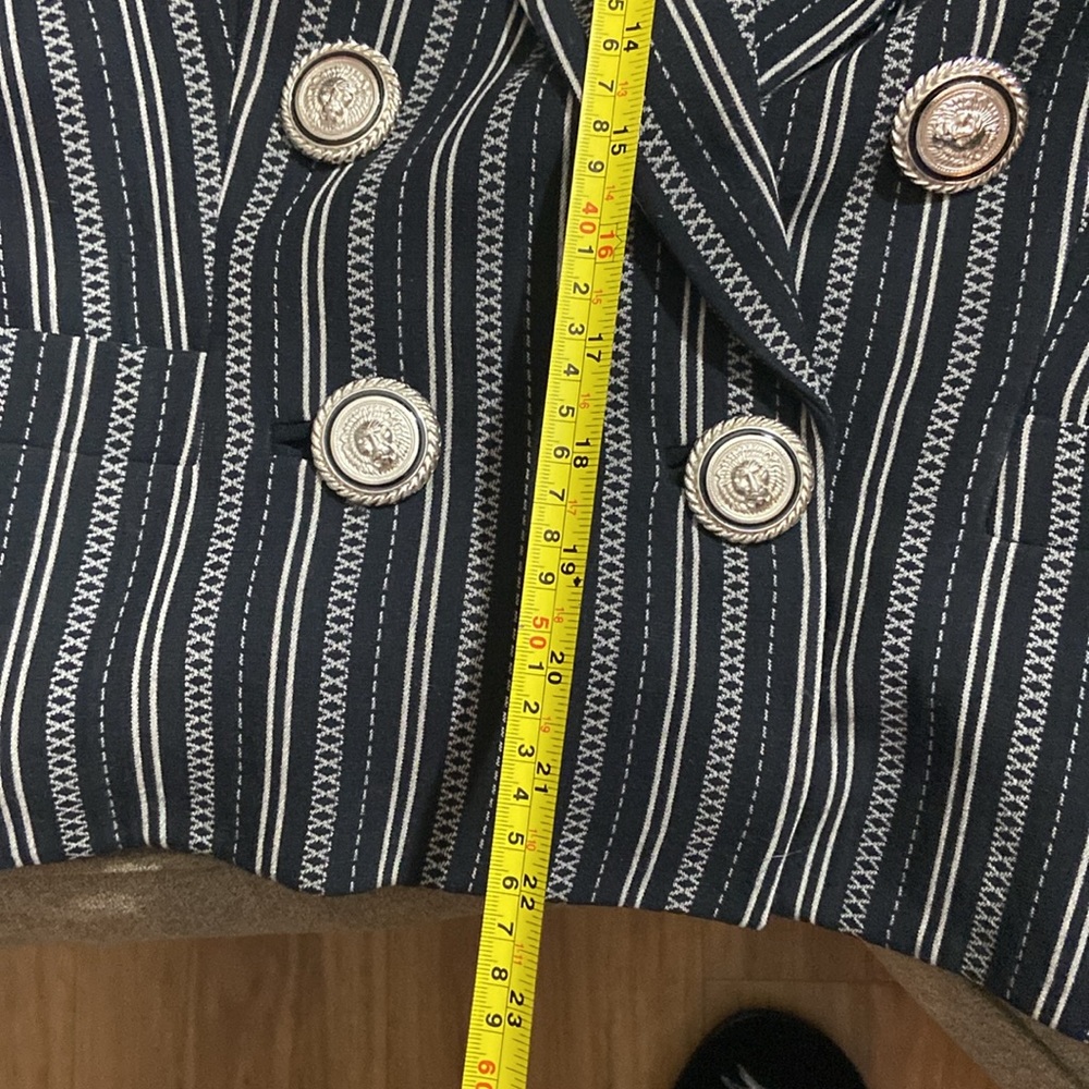 Beautiful, vesace blazer, no lowballs - Picture 7 of 12